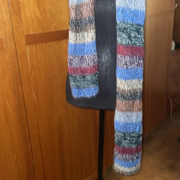 Tommy hilfigure collection matching scarf and hat - Picture 6 of 6